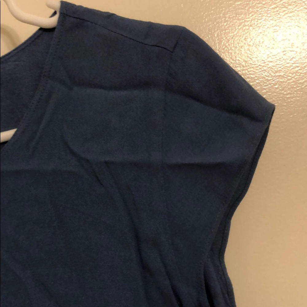 Darker blue shade blouse from Aritzia - Picture 4 of 6
